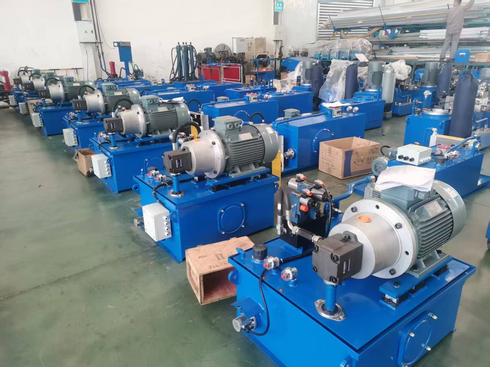 Customization of hydraulic system and device hydraulic station